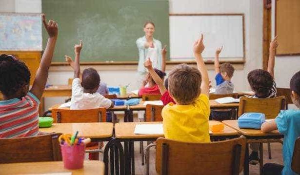 Guvernul permite reluarea angajarilor in domeniul educatiei concursurile pentru profesori vor fi reluate