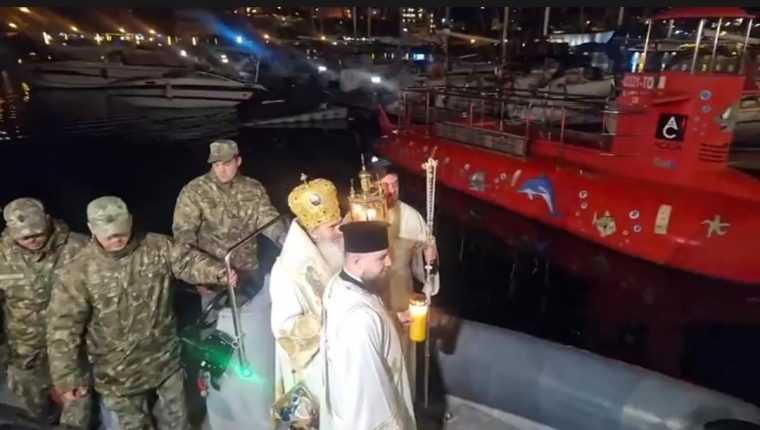 IPS Teodosie a adus Lumina Sfanta de pe mare In ciuda temerilor ca nu va ajunge Dumnezeu ne a aratat dragostea sa