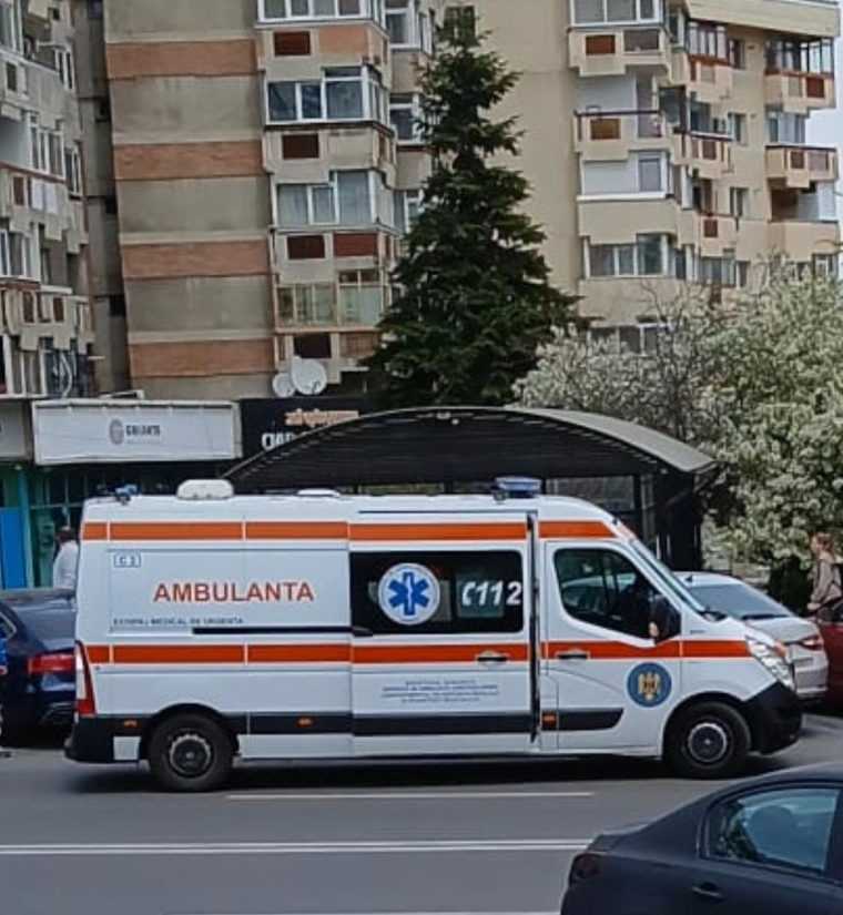 Interventie de nota 10 la Pitesti Poilitistii locali au ajutat o tanara in criza epileptica