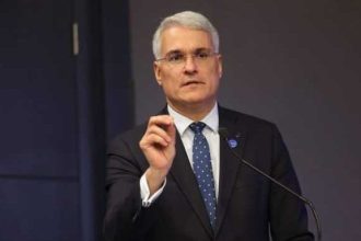 Ministrul interimar al Muncii mesaj de 1 Mai Mi ar placea sa muncim cu totii si sa nu ne ocupam cu sobolanile din Parlament prin motuni de cenzura
