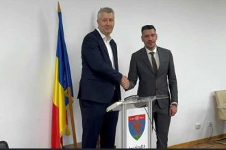 Noul prefect USR Sebastian Nedelcu Ii multumesc doamnei prefect Facaleata