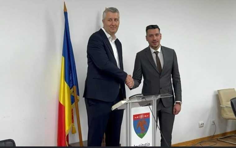 Noul prefect USR Sebastian Nedelcu Ii multumesc doamnei prefect Facaleata