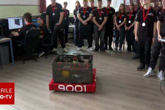 O echip de liceeni din Arad a reuit o calificare istoric la campionatul mondial de robotic din Houston