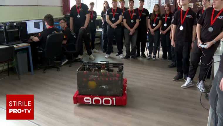 O echip de liceeni din Arad a reuit o calificare istoric la campionatul mondial de robotic din Houston