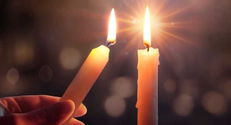 Pastele in umbra sirenelor la Ierusalim credinciosii nu pot accesa Sfantul Mormant Cum ajunge totusi Lumina Sfanta in Romania