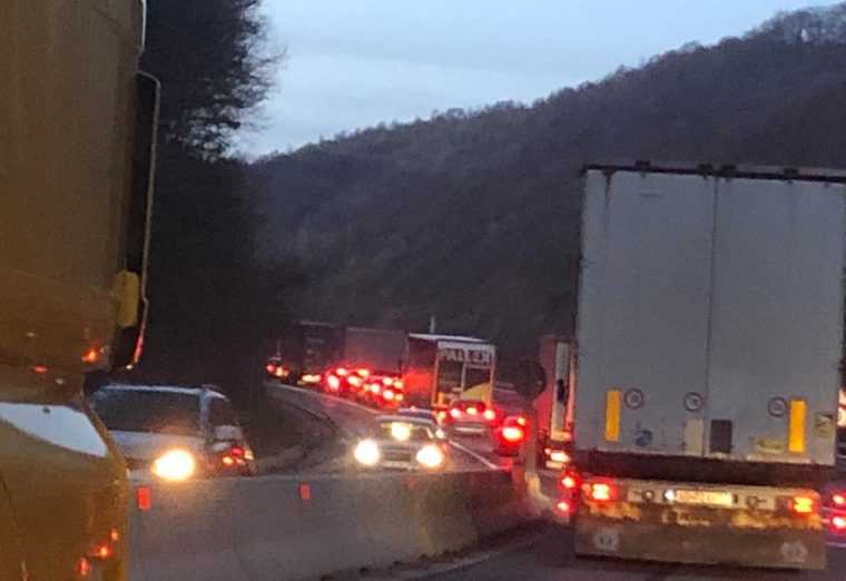 Pauza pe DN7 Restrictiile de pe Valea Oltului vor fi suspendate in perioada sarbatilor