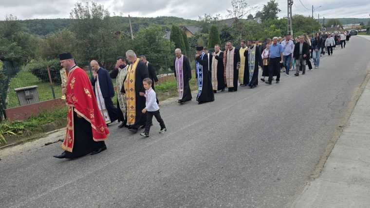 Pelerinaj de Florii in Arges sambata seara Va asteptam cu bucurie afirma preotul Florin Pacioianu