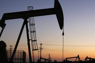 Petrolul se prabuseste bursele explodeaza pietele reactioneaza imediat la decizia lui Trump de a suspenda atacurile asupra Iranului