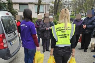 Pites ti 200 de pachete cu alimente si produse de prima necesitate distribuite pensionarilor
