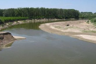 Piteti Un barbat s a aruncat in rau la Podul Viilor Politia si pompierii il cauta inclusiv pe maluri