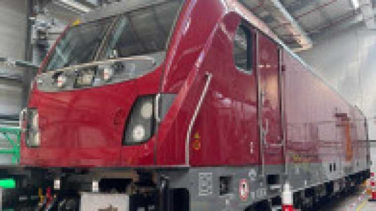 Premier in domeniul feroviar A fost livrat prima locomotiv electric capabil s ating 200 km h