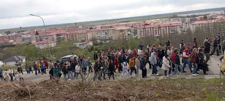 Procesiune traditionala in orasul Topoloveni