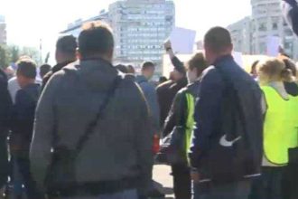 Protest de amploare in Piata Victoriei Peste 10000 de persoane asteptate in fata Guvernului