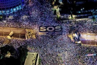 Proteste de amploare la Tel Aviv Mii de israelieni marcheaza iesiri in strada impotriva premierului Netanyahu