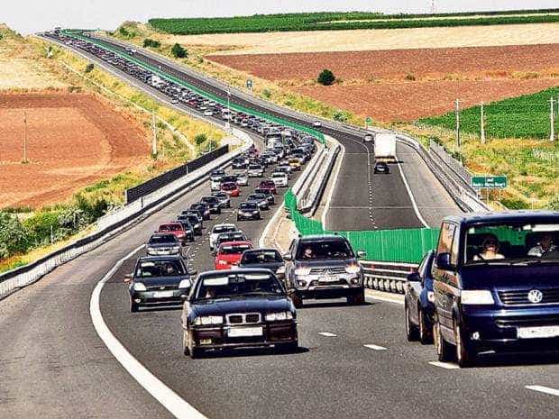 Restrictii semnificative de 1 Mai pe drumurile catre litoral Autostrada Soarelui si alte rute importante inchise pentru vehiculele grele