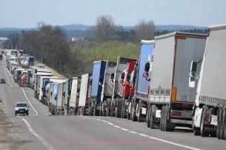 Restrictii stricte de Paste Soferii de camioane opriti pe A2 si DN7