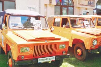 Retroparada cu ocazia aniversarii la Muzeul Automobilului Romanesc