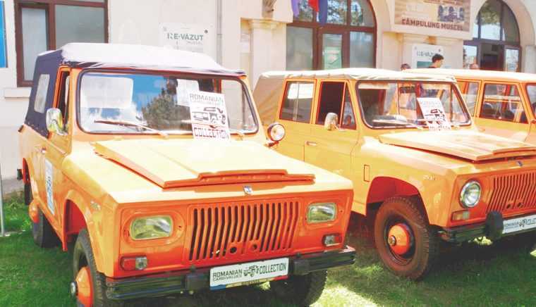 Retroparada cu ocazia aniversarii la Muzeul Automobilului Romanesc