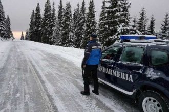 S au incredintat GPS ului si au ramas stuck in noroi de Paste Interventie de urgenta pe un drum din Buzau
