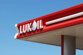 SUA amana restrictiile pentru Lukoil Peste 300 de benzinarii din Romania pot continua sa functeze pana in noiembrie