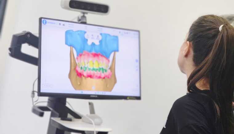 Se intampla la Topoloveni in judetul Arges Dr Vlad Negru ofera imagistica faciala gratuit pacientilor