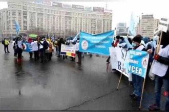 Sindicalistii din invatamant acuza Ministerul Educatiei ca impiedica plata drepturilor salariale stabilite prin hotarari judecatoresti definitive
