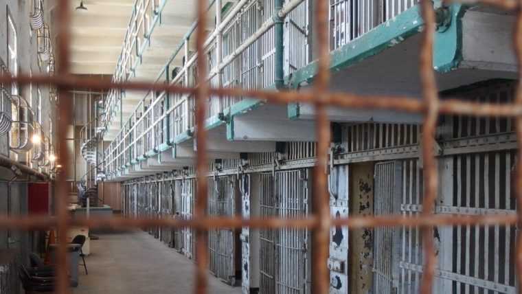 Statul creste bugetul pentru hrana detinutilor cu pana la 40