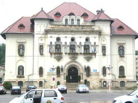 Taxele si impozitele se achita la Campulung doar pana la pranz in Joia Mare