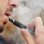 Tigarile electronice vape urile si dispozitivele care incalzesc tutunul ar putea fi interzise in spatiile publice inchise Proiect de lege depus in Parlament