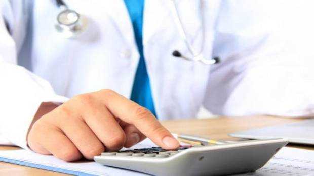 Un neurochirurg este acuzat ca a inselat un pacient cu 26000 de lei prin tratamente fictive
