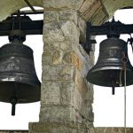 clopot cazut in noaptea de inviere la bacau clopotarul a fost internat in stare critica la spital