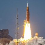 inca o data spre luna o lansare spectaculoasa dupa 50 de ani misiunea artemis 2 a decolat cu succes