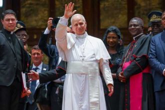 papa leon mesaj puternic din camerun lumea este distrusa de o mana de tirani