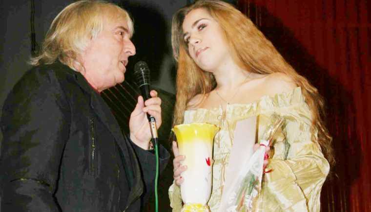 scena din viata culturala a pitestilor 168