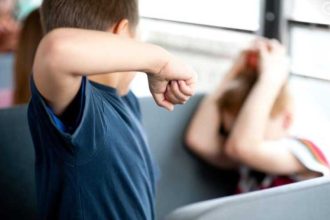 Adolescente agresata si lasata pe camp dupa ce a refuzat sa se prostitueze