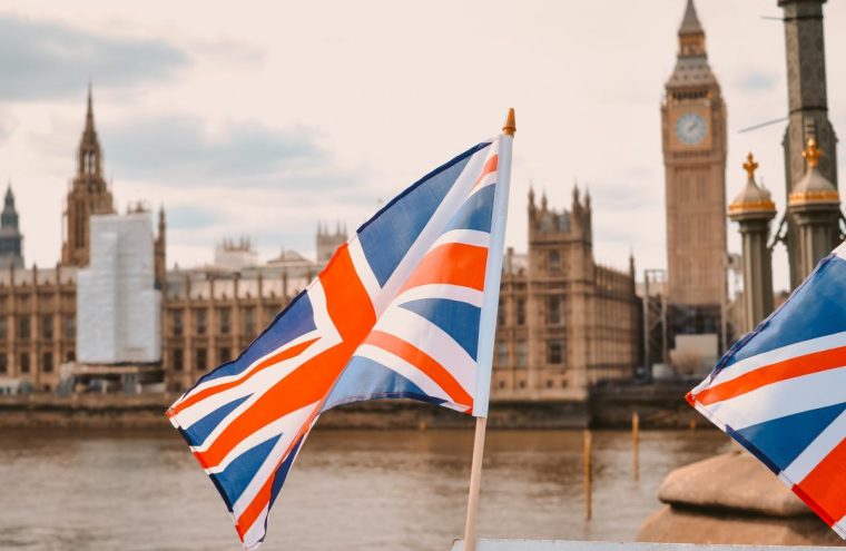 Alerta MAE pentru romanii din Marea Britanie nivel de risc terorist RIDICAT