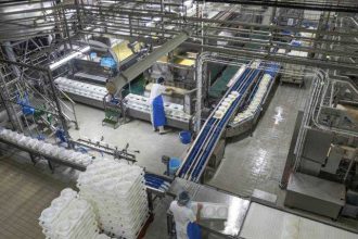 Alerta de la INS Industria romaneasca pierde teren in ciuda cresterii din martie