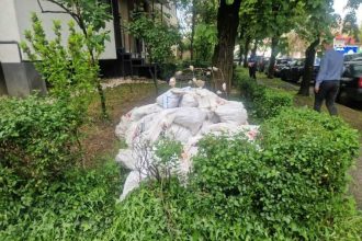 Amendat la Pitesti pentru deseurile aruncate langa bloc