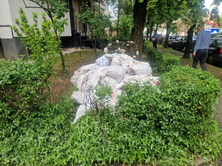 Amendat la Pitesti pentru deseurile aruncate langa bloc