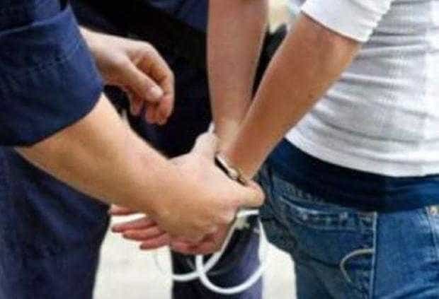 Arges Tanar de 17 ani retinut pentru talharie A furat banii din portofel cu forta