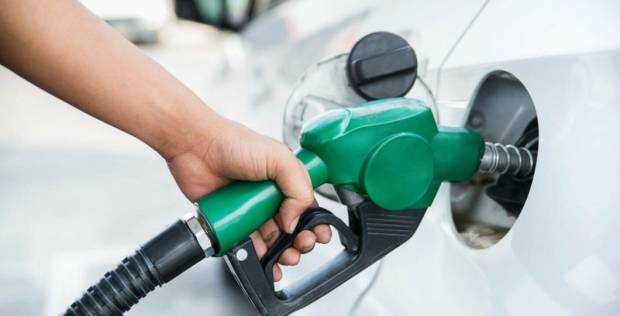Avertisment din Arabia Saudita benzina si kerosenul ar putea fi greu de gasit daca stramtoarea Hormuz ramane inchisa