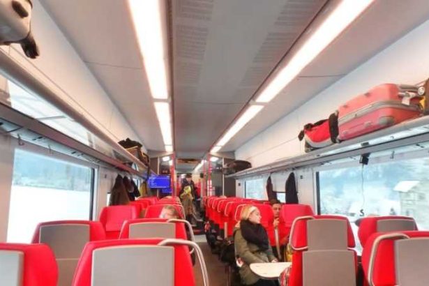 Bilete deja disponibile CFR Calatori reintroduce Trenurile Soarelui catre litoral