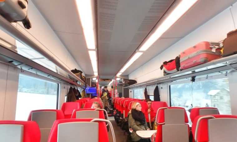 Bilete deja disponibile CFR Calatori reintroduce Trenurile Soarelui catre litoral