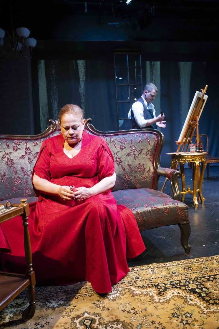 Duminica la teatrul din Pitesti Portretul Doamnei T