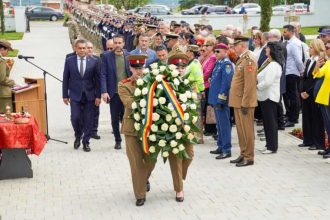 Eveniment solemn la Pitesti de Ziua Eroilor