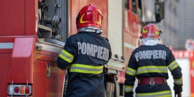 Flacari imense pe Autostrada A1 o semiremorca a fost aproape distrusa de foc traficul a fost afectat