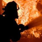Flacari uriasa la intrarea in Bucuresti incendiu de amploare la un depozit mare din Chiajna Zeci de pompieri au intervenit