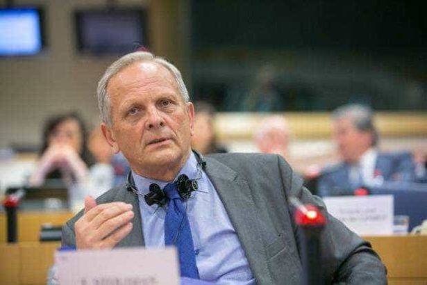 Fostul premier Theodor Stolojan ii solicit a lui Nicusor Dan sa nu mai tergiverseze numirea unui prim ministru nu poate sa astepte trebuie sa respecte constitutia