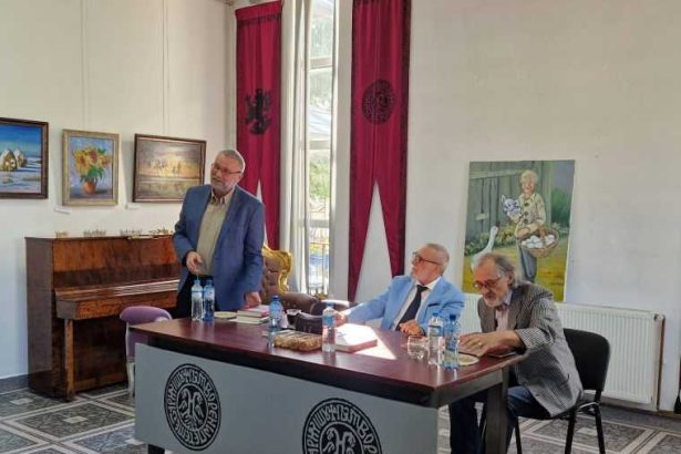 Lansare dubla de carte la Muzeul Municipal Curtea de Arges
