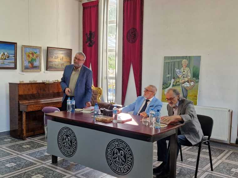 Lansare dubla de carte la Muzeul Municipal Curtea de Arges